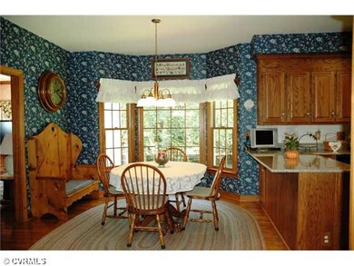 Breakfast Nook - Sunny Breakfast Room with large b