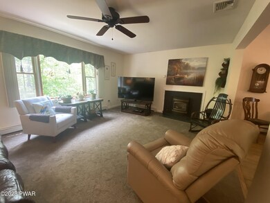 135 Arrowood Dr, Milford, PA 18337 - photo 5