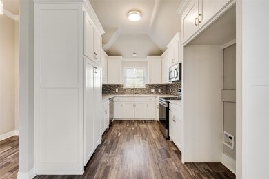 625 Copenhavr St, Pilot Point, TX 76258 - photo 6