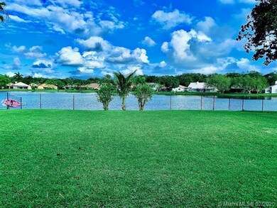 1640 W Oak Knoll Cir, Davie, FL 33324 - photo 2