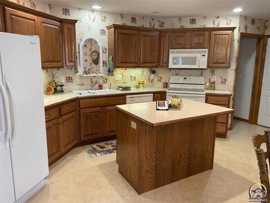 6211 SW 40th Ct, Topeka, KS 66610 - photo 5