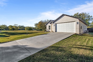 809 Truelove St, Gainesville, TX 76240 - photo 3