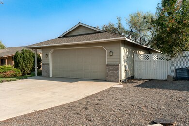 2106 SW 35th Place, Redmond, OR 97756 - photo 2