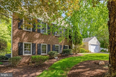 9001 Streamview Ln, Vienna, VA 22182 - photo 5