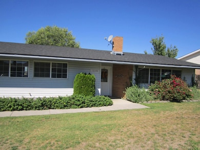 10122 Wright Ave, Klamath Falls, OR 97603 - photo 2