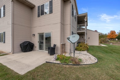 933 Spring Ct, West Bend, WI 53095 - photo 6