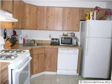 18 Augusta Ct unit 8, Freehold, NJ 07728 - photo 3