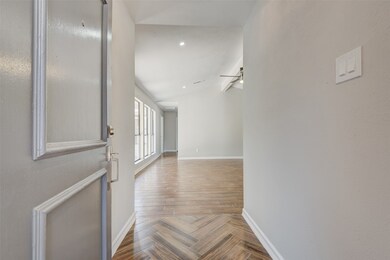 8706 Saratoga Forest Dr, Houston, TX 77088 - photo 5