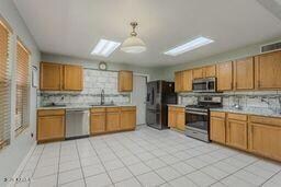 Room Kitchen Island or Eat In Dining