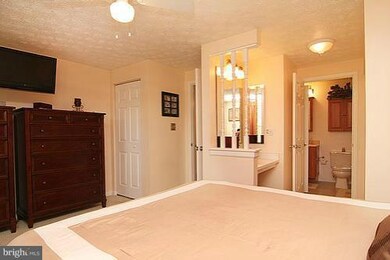 5950 Rowanberry Dr, Elkridge, MD 21075 - photo 2