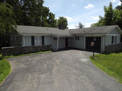 1143 Crestview Dr, Stroudsburg, PA 18360 - photo 2
