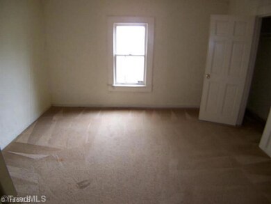 704 E Kearns Ave, High Point, NC 27260 - photo 6