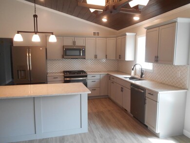 Large Kitchen/Breakfast Bar