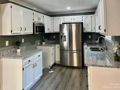 431 Harrison St, Statesville, NC 28677 - photo 4