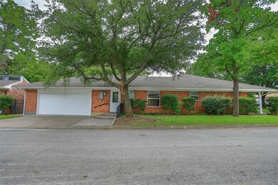 1220 Elmwood St, Gainesville, TX 76240 - photo 5