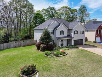 Traditional-style house with a front lawn, fence, 