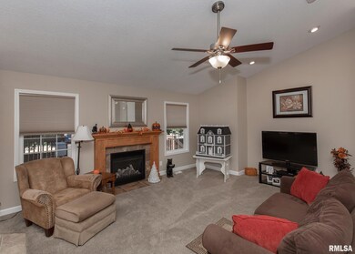 29 Madison Cir, Davenport, IA 52806 - photo 4