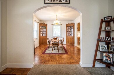 Dramatic entry into the Dining Room.