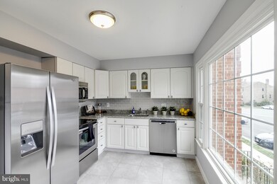 2933 Waterford Ct, Vienna, VA 22181 - photo 2