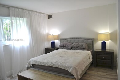 2201 Brickell Ave unit 8, Miami, FL 33129 - photo 4