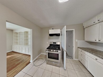 209 Bedford Ct E, Bedford, TX 76022 - photo 5