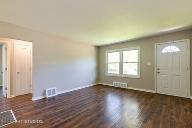 2715 Navajo Rd, Waukegan, IL 60087 - photo 6
