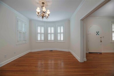 Dining room bay window