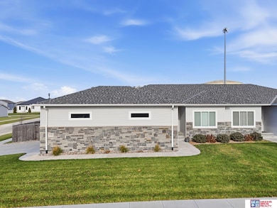 8300 Yankee Woods Dr, Lincoln, NE 68516 - photo 2