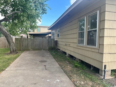 918 W 5th St unit 1, Freeport, TX 77541 - photo 3