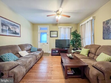 616 W Walnut St unit LEFT, Perkasie, PA 18944 - photo 3