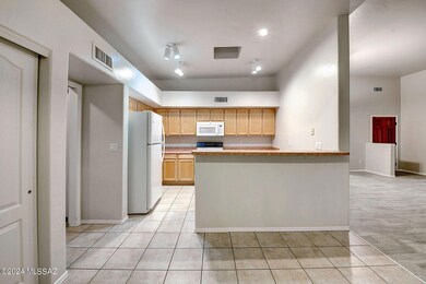 Breakfast Area & Kitchen