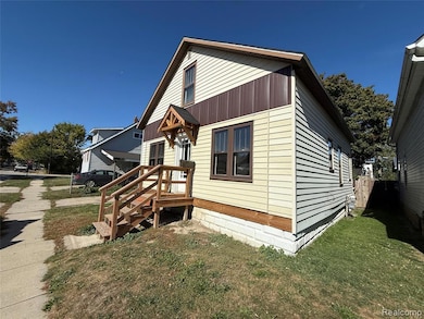 1123 Wells St, Port Huron, MI 48060 - photo 2