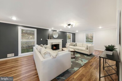 9136 Hollyoak Dr, Bethesda, MD 20817 - photo 3