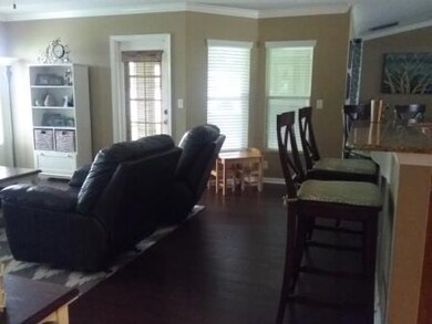 Great Rm/Kitchen Bar