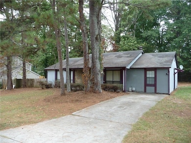 5472 Forest East Ln, Stone Mountain, GA 30088 - photo 3