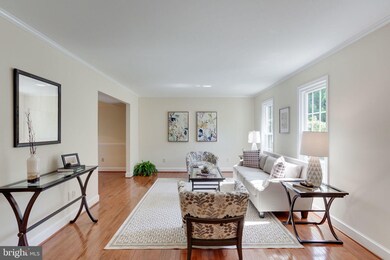 9814 Fosbak Dr, Vienna, VA 22182 - photo 5