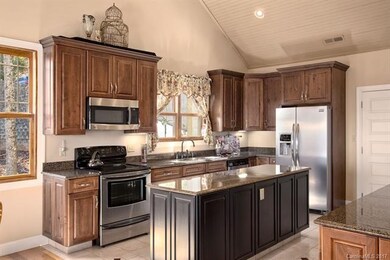 Fully equipped kitchen with all granite countertop