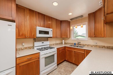 010-Kitchen (4 of 5)