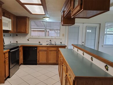 16926 Paint Rock Rd, Friendswood, TX 77546 - photo 6