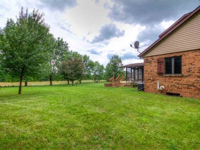 423 Bramble Ln, Brooklyn, WI 53521 - photo 3