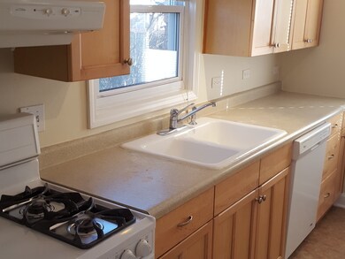 327 N Prairie Ave, Mundelein, IL 60060 - photo 5