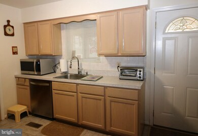 9540 Elvis Ln, Lanham, MD 20706 - photo 3