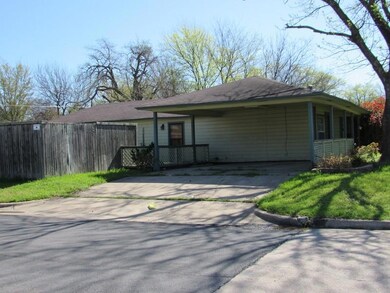 710 Cherokee Trace, Grand Prairie, TX 75051 - photo 3