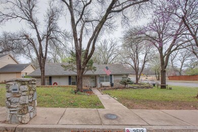 View of front of home featuring a front yard