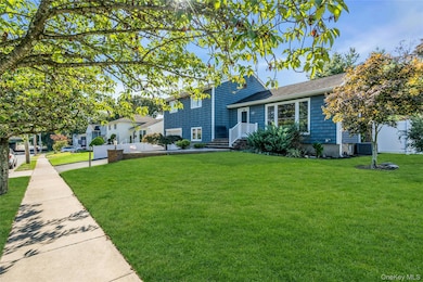 18 Haypath Rd, Bethpage, NY 11714 - photo 2