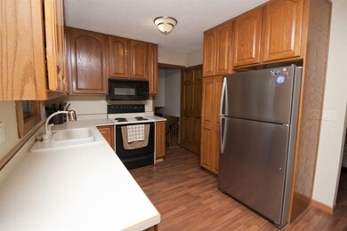 114 Barnett Dr, Cedar Falls, IA 50613 - photo 6