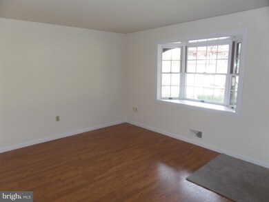 114 Village Dr unit 8, Boyertown, PA 19512 - photo 2