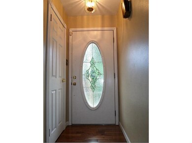 Entry/Foyer.