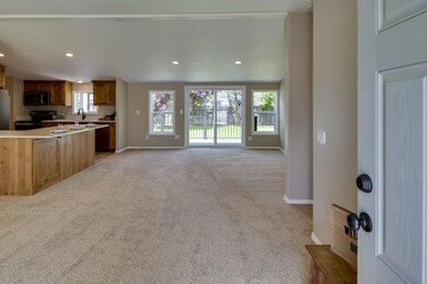 1809 NW Fir Ave, Redmond, OR 97756 - photo 3