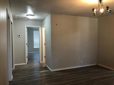 611 S Scullin Ave, Denison, TX 75020 - photo 7